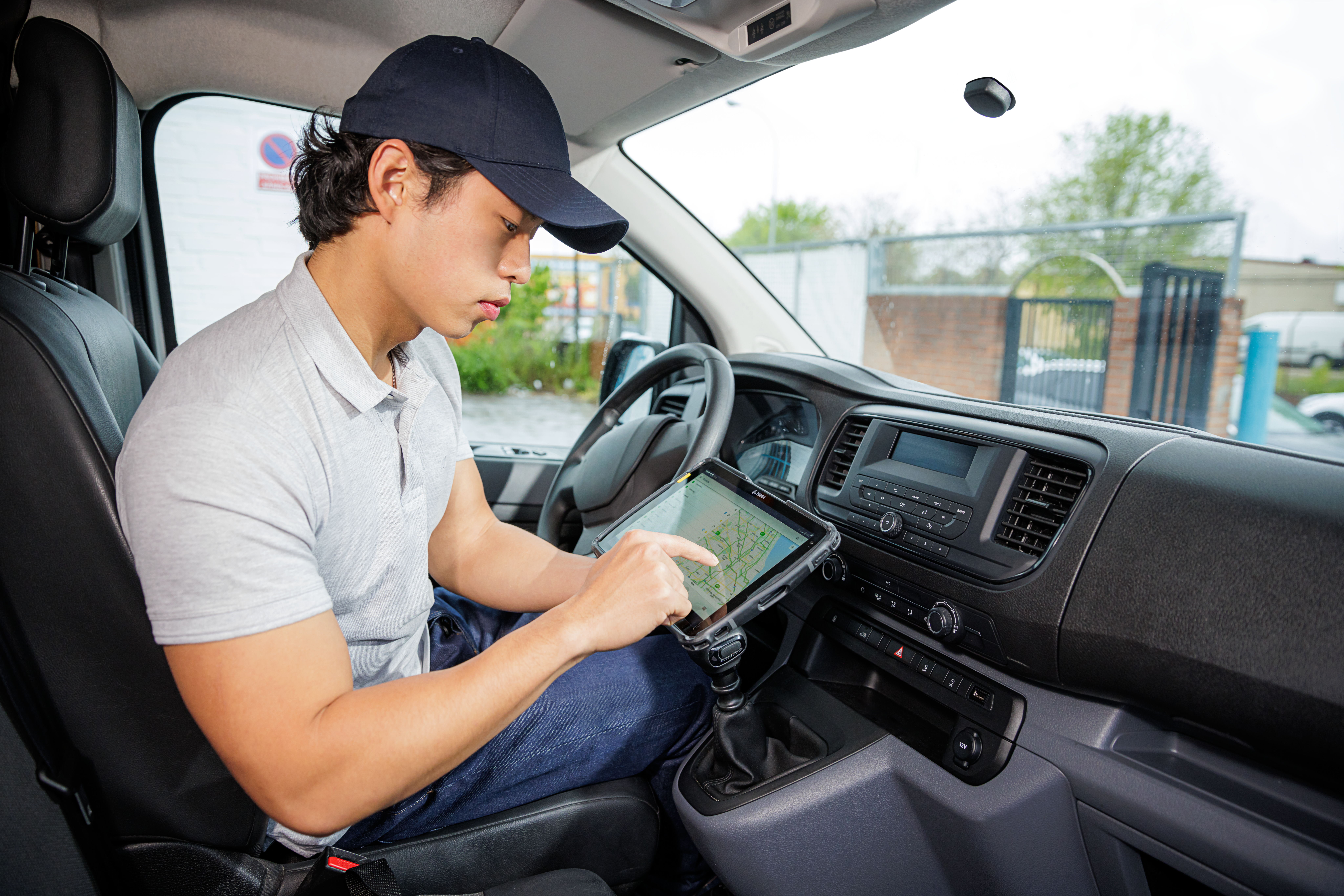 transportation-logistics-photography-appplication-et4x-workforce-connect-routing-dispatch-delivery-in-van-8192x5464-pix-300-dpi