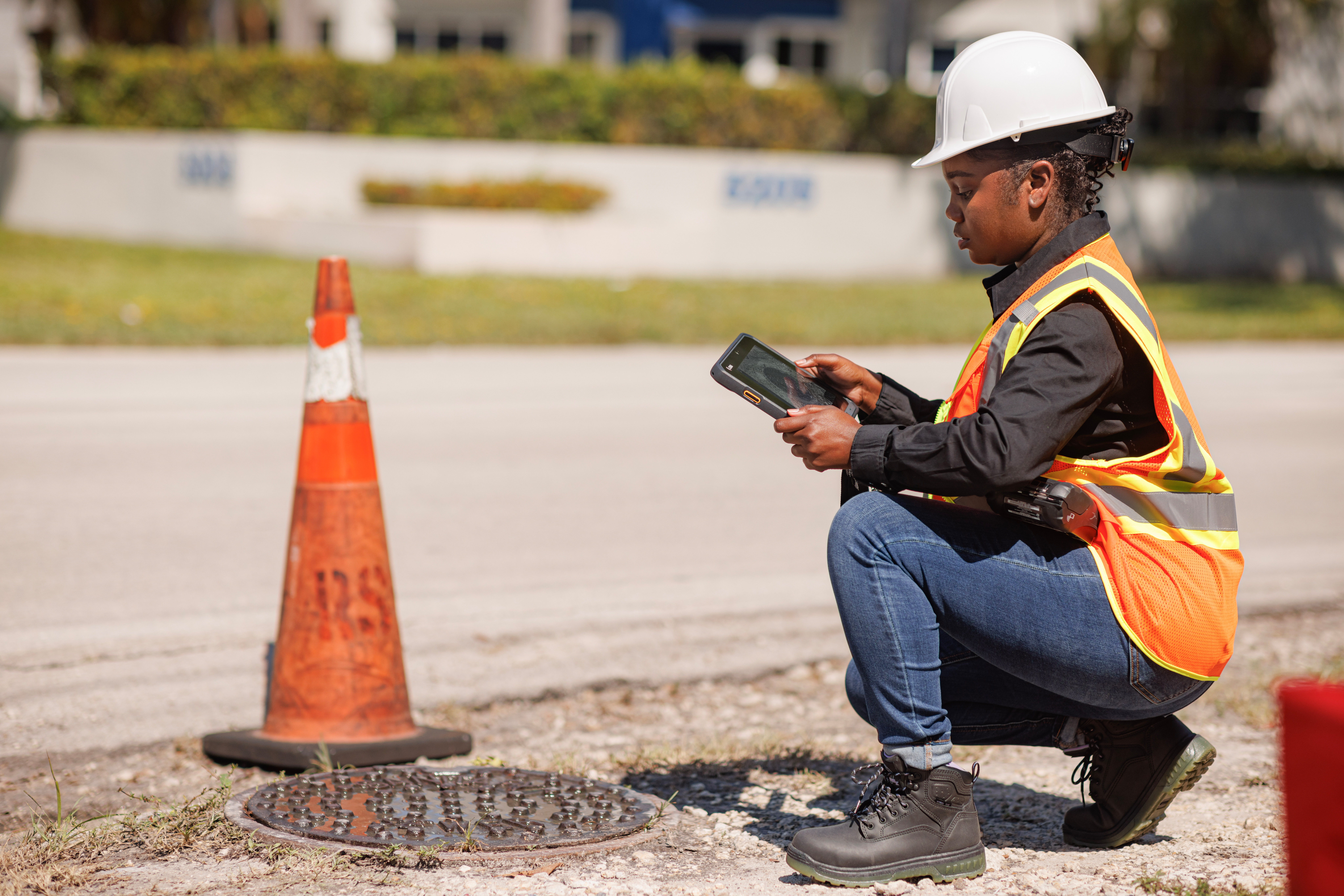 energy-and-utilities-photography-application-et6x-series-on-site-man-hole-photo-8192x5464-pix-300-dpi