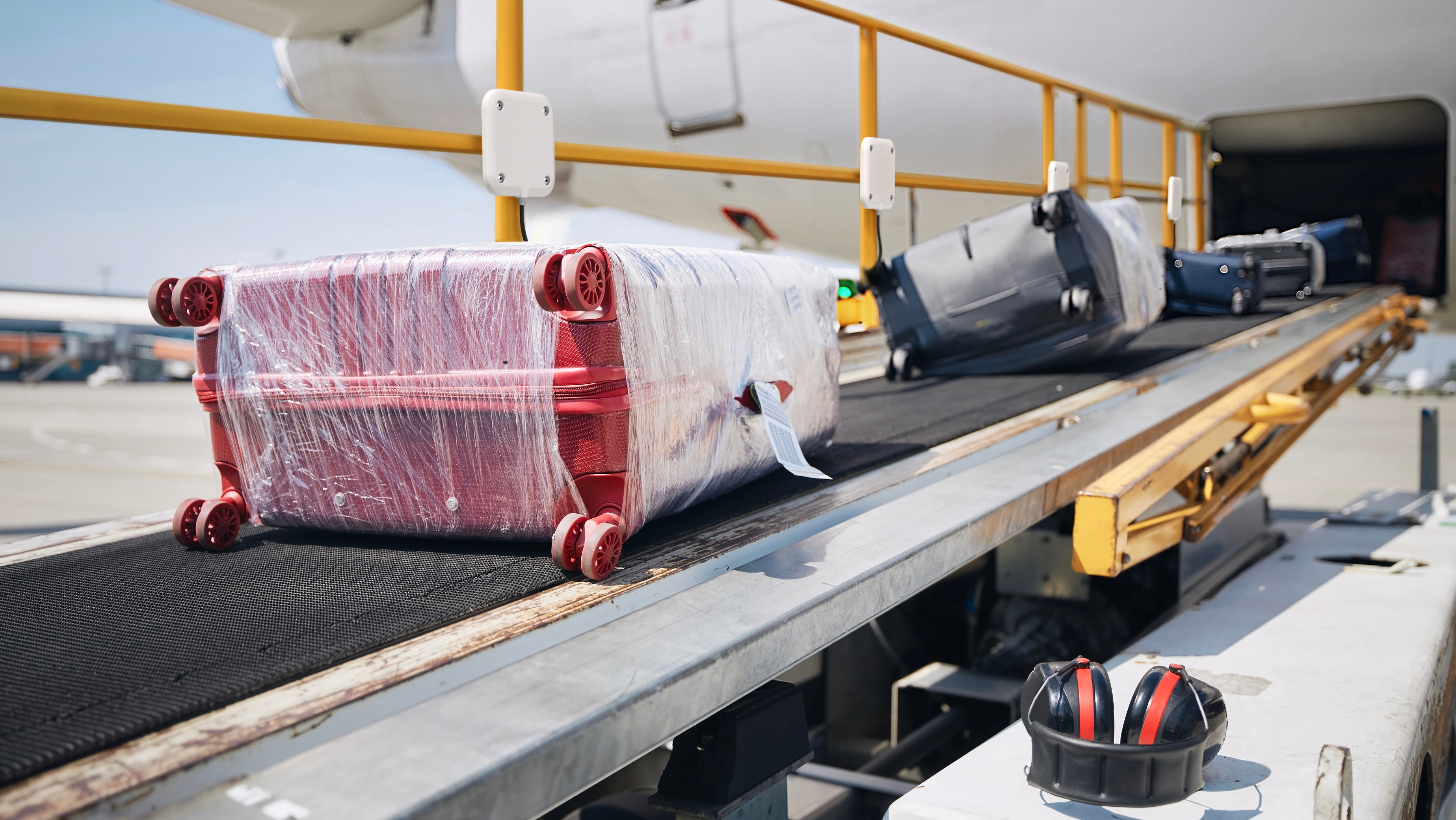 an510-rfid-photography-website-mtl-conveyor-luggage-16x9