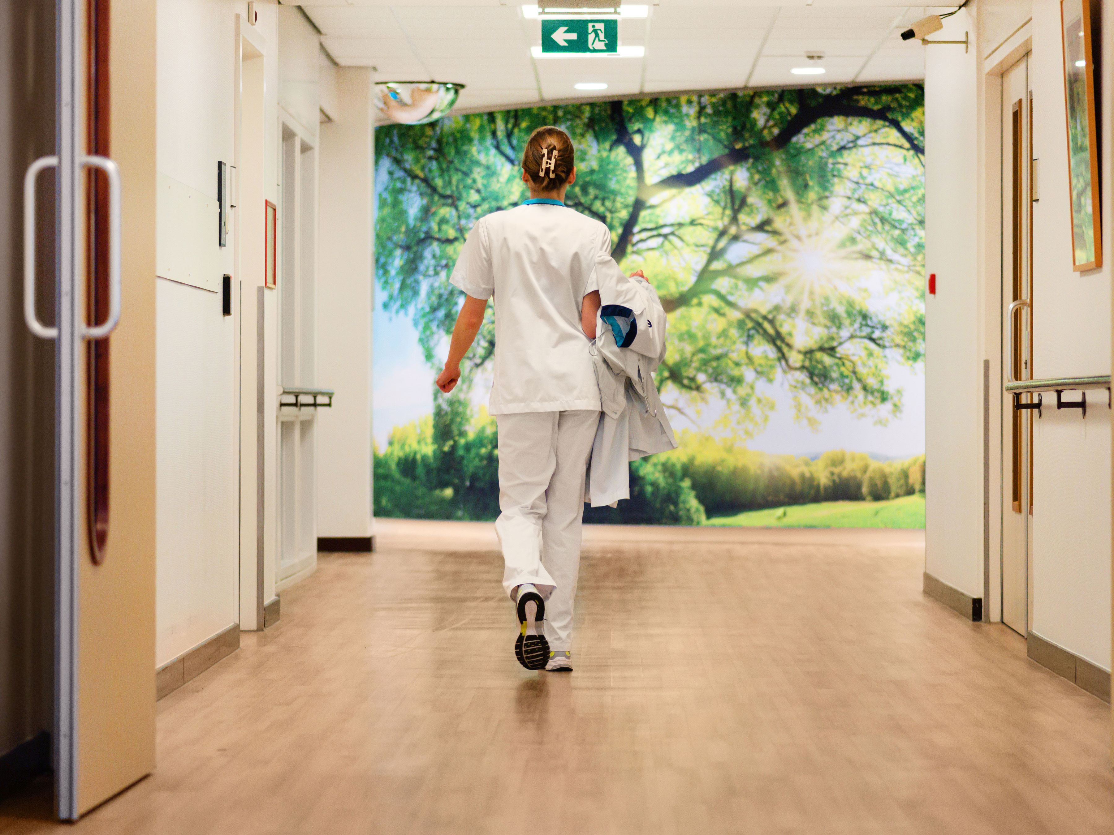 healthcare-photography-website-nurse-back-hospital-corridor-far-4x3-3600x2700 healthcare-photography-website-nurse-back-hospital-corridor-far-4x3-3600x2700