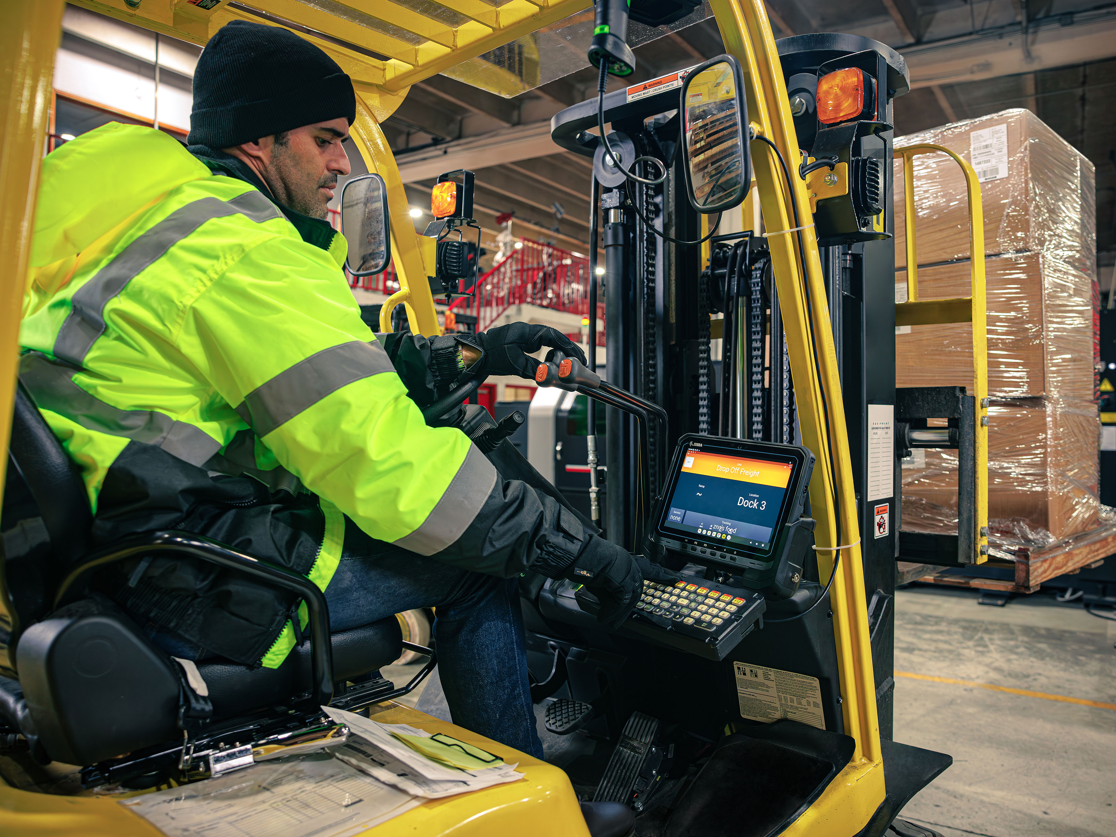 warehouse-photography-application-et6x-series-forklift-cold-storage-loading-8192x5464-pix-300-dpi
